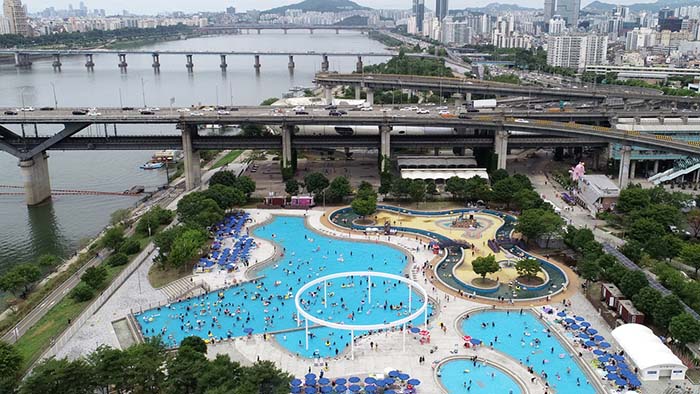 Seoul to reopen Han River pools for summer with affordable entry, safety checks