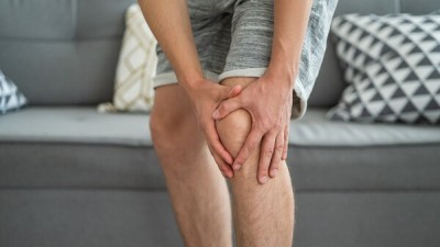 여름에 심해지는 관절통, 냉방 센 곳에선 긴 바지로 체온 유지해야