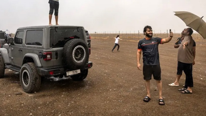 Monsoon-loving Indian expats chase rain in UAE desert