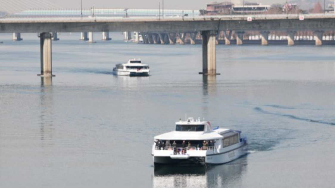 Seoul to begin trial rides for Han River ferry in July
