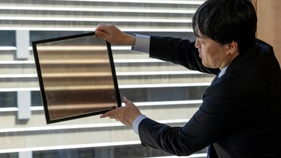 Japan sees bright future for ultra-thin, flexible solar panels