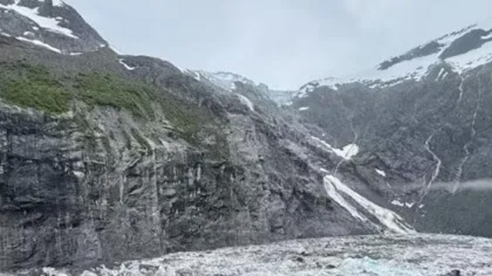 Glacial lake flood hits Juneau, Alaska, reflecting a growing global risk as mountain glaciers melt